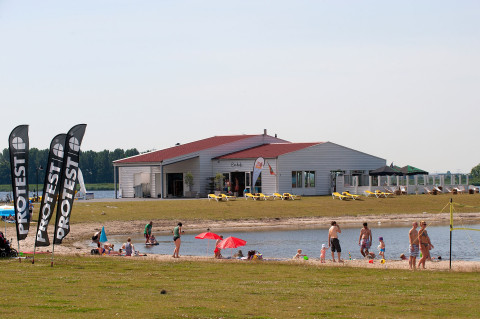 Bruiloft-DJ-bij-Eemhof-Beachclub-Zeewolde